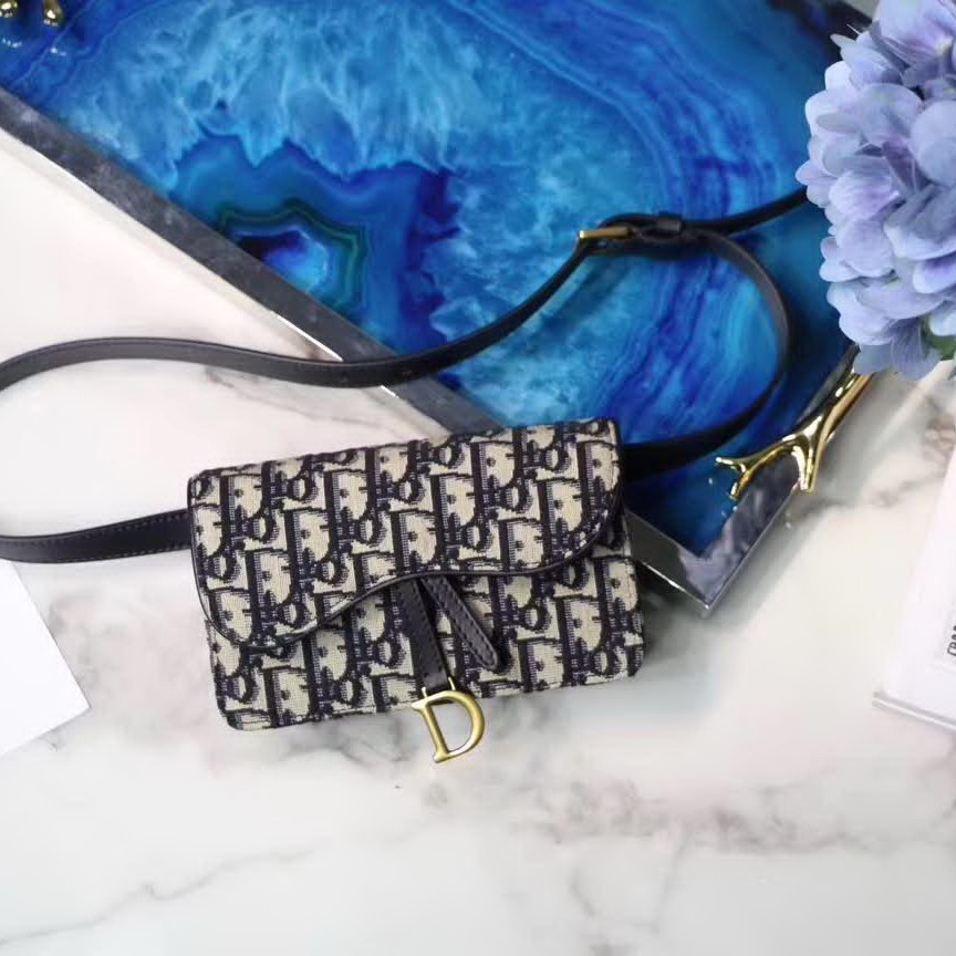【原版皮】迪奥/Dior 马鞍腰包，选用Oblique提花帆布搭配同色系牛皮皮革裁制而成，搭配腰带，设计感十足，好用又时髦就属它