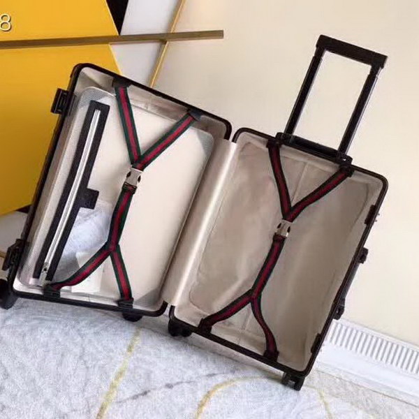 古驰/Gucci 旅行箱，釆用先进聚碳纤维工艺，高档大气的LOGO，独特设计理念，趣味横生，时尚潮流，复古风格与完美工艺，二者结合