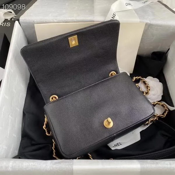 【原版皮】香奈儿/Chanel 新款口盖包，选用牛皮颗粒经过特殊工艺抛光，皮面略微亮闪闪，增加了耐磨度同时又超质感，经典的菱格纹设计，双C纽扣设计，19的皮穿金属粗链条，款号：AS1895