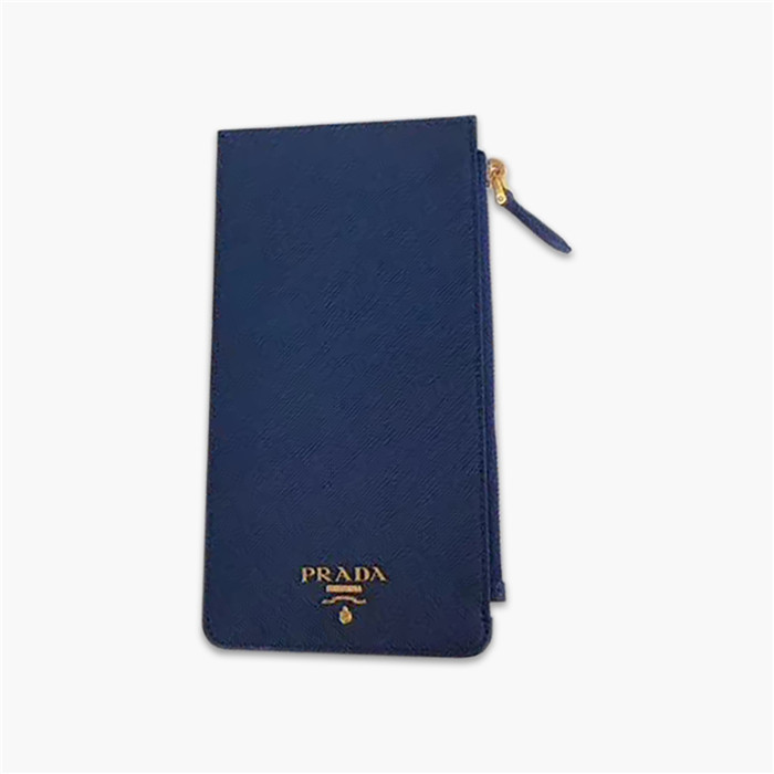 【原版皮】普拉达/Prada 卡包，男女通用款，选用十字纹牛皮裁制而成，点缀金色散字唛徽标，超大容量