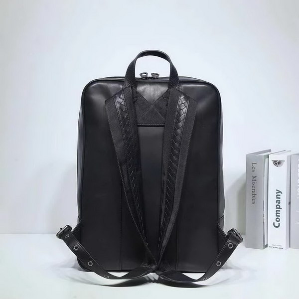 【原版皮】宝缇嘉/BV 男士双肩包，融合VN Eyelets工艺新颖呈现，光滑打蜡小牛皮基底上，intrecciato编织图案交织呈现，相映成趣，款号：80186608