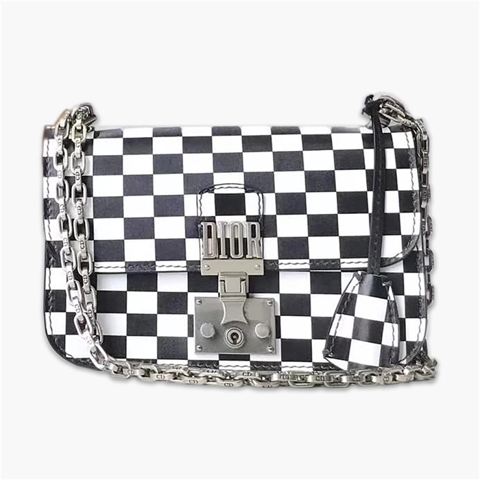 【原版皮】迪奥/Dior 链条包，黑白格之间的搭配，显得这个包格外有特色，饰以精致又摩登复古品牌标识锁扣，很有年代感，搭配链条肩带，真是perfect，款号：M5816