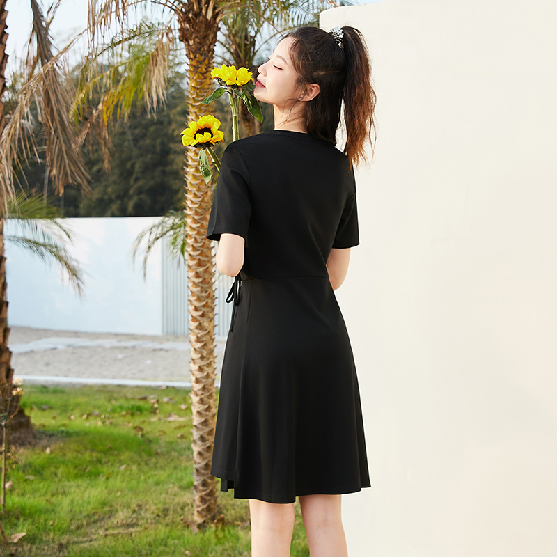 four SEMIR Dress Women Careful Machine Design Sense Self-Cultivation 2022 Summer New Drawstring Sweet Embroidery Knitted Dresses