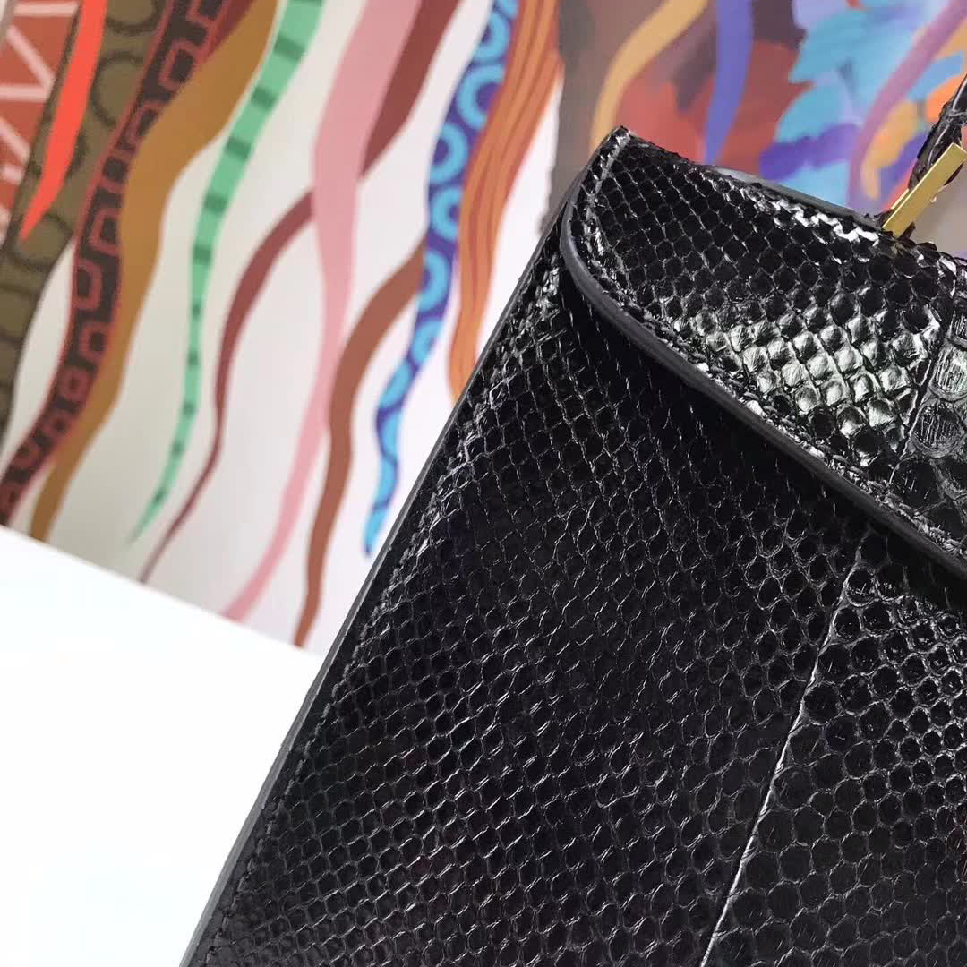 【原版皮】迪奥/Dior 手提包，选用蛇皮纹小牛皮裁制而成，饰以品牌标识字母锁扣，低调奢华，简约时尚