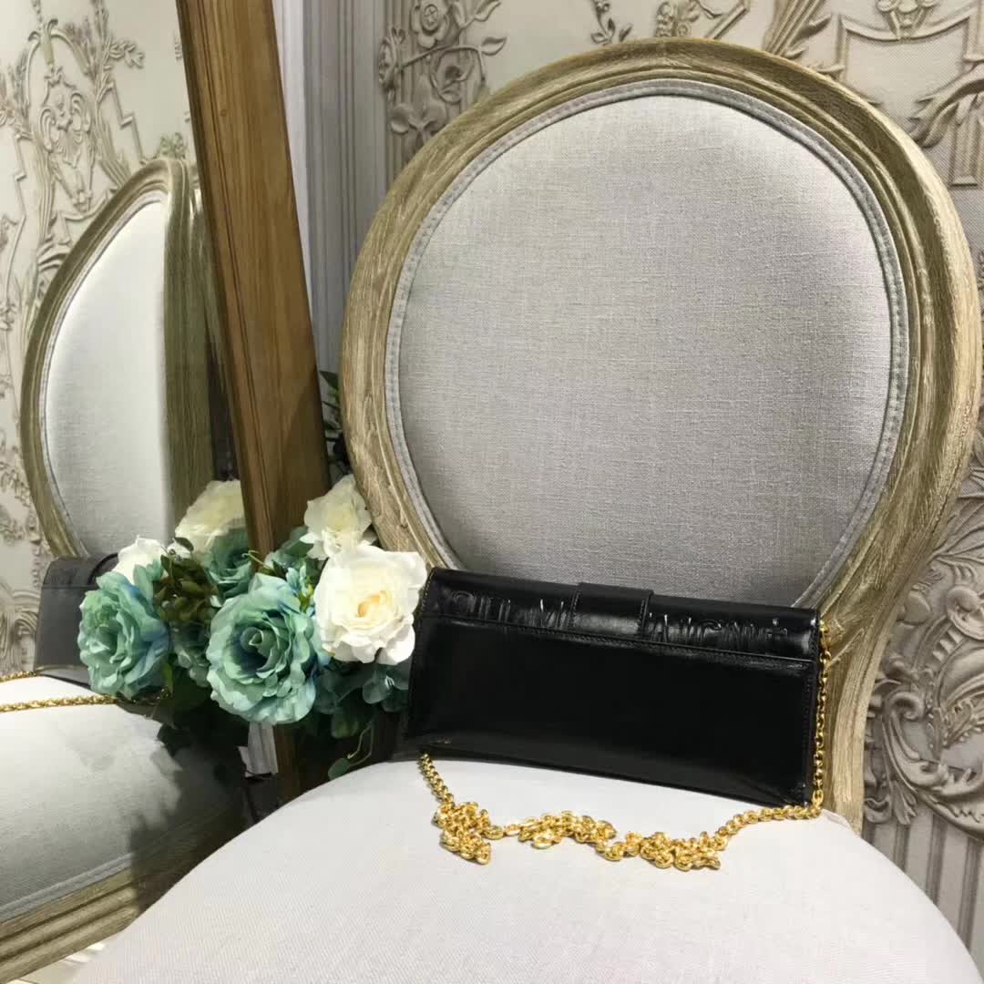 【原版皮】迪奥/Dior 30 Montaigne链条包，选用裂纹亮皮牛皮裁制而成，饰以标志性“CD”字母锁扣，款号：M5683