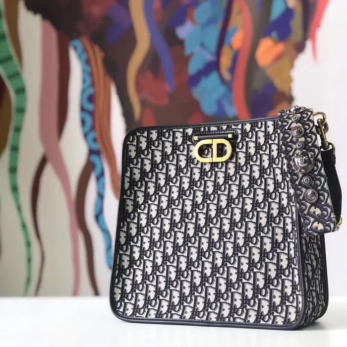 【原版皮】迪奥/Dior 肩背包，选用Oblique提花帆布搭配同色系牛皮皮革裁制而成，饰以CD徽标锁扣