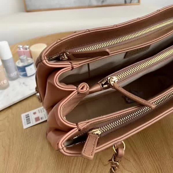 【原版皮】香奈儿/Chanel 购物袋，明星贵妇们的最佳新宠，小香棱格概念，皮链袋，双C标志，一眼钟情，采用进口小羊皮，柔软细腻，皮质独特，纹络更显高档质感，款号：57030