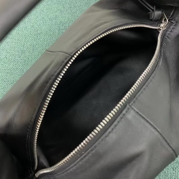 【原版皮】宝缇嘉/BV 打结包，饺子称号，仙女一定要入手，日常百搭，容量实在优秀，质感好的没得说，很能装哦，款号：629635