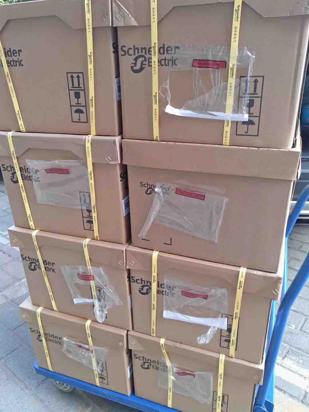 ATV930U07N4 Schneider Variable speed drive ATV930 0,75kW Original Factory Sealed New