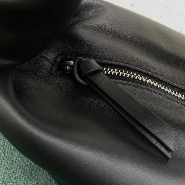 【原版皮】宝缇嘉/BV 打结包，饺子称号，仙女一定要入手，日常百搭，容量实在优秀，质感好的没得说，很能装哦，款号：629635