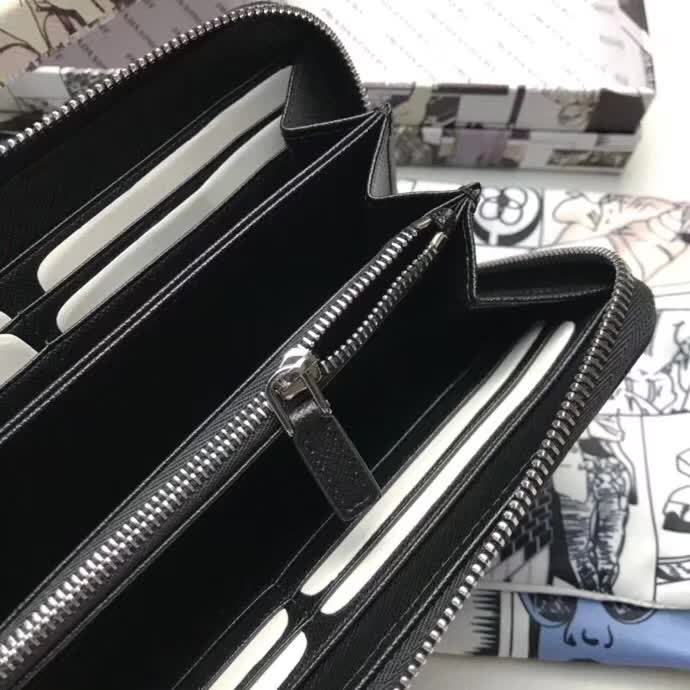 【原版皮】普拉达/Prada 拉链钱夹，选用十字纹小牛皮镶嵌彩带鳄鱼纹裁制而成，经典之作，简单时尚，款号：2ML317