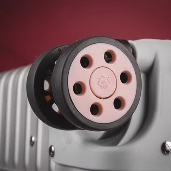 日默瓦/Rimowa 旅行箱，全​铝​镁‎合金，经典款​的新版‎本，彩色皮质把手，购买就送透明套，4个轮子，2个手把，绑带，想怎么换就怎么换，永远是街头机场最靓的你