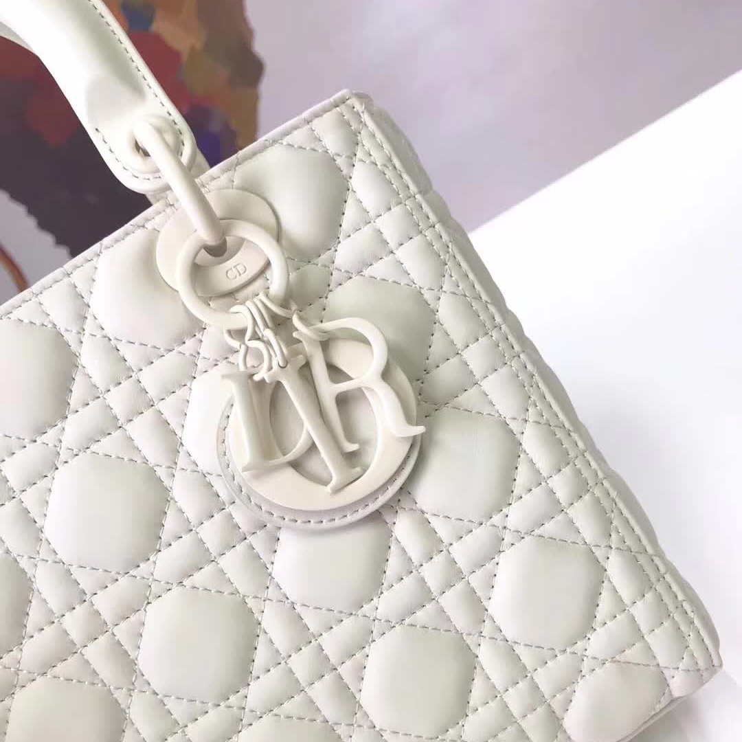 【原版皮】迪奥/Dior 戴妃包，磨砂系列，选用小牛皮绗缝藤格纹，饰有 Ultra matte 饰面金属配饰