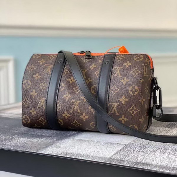 【原版皮】路易威登/LV nano Keeoall 枕头包，以Monogram帆布为袋身，装饰了公仔图案，男女都可以背额款，酷酷帅帅的，款号：M45652