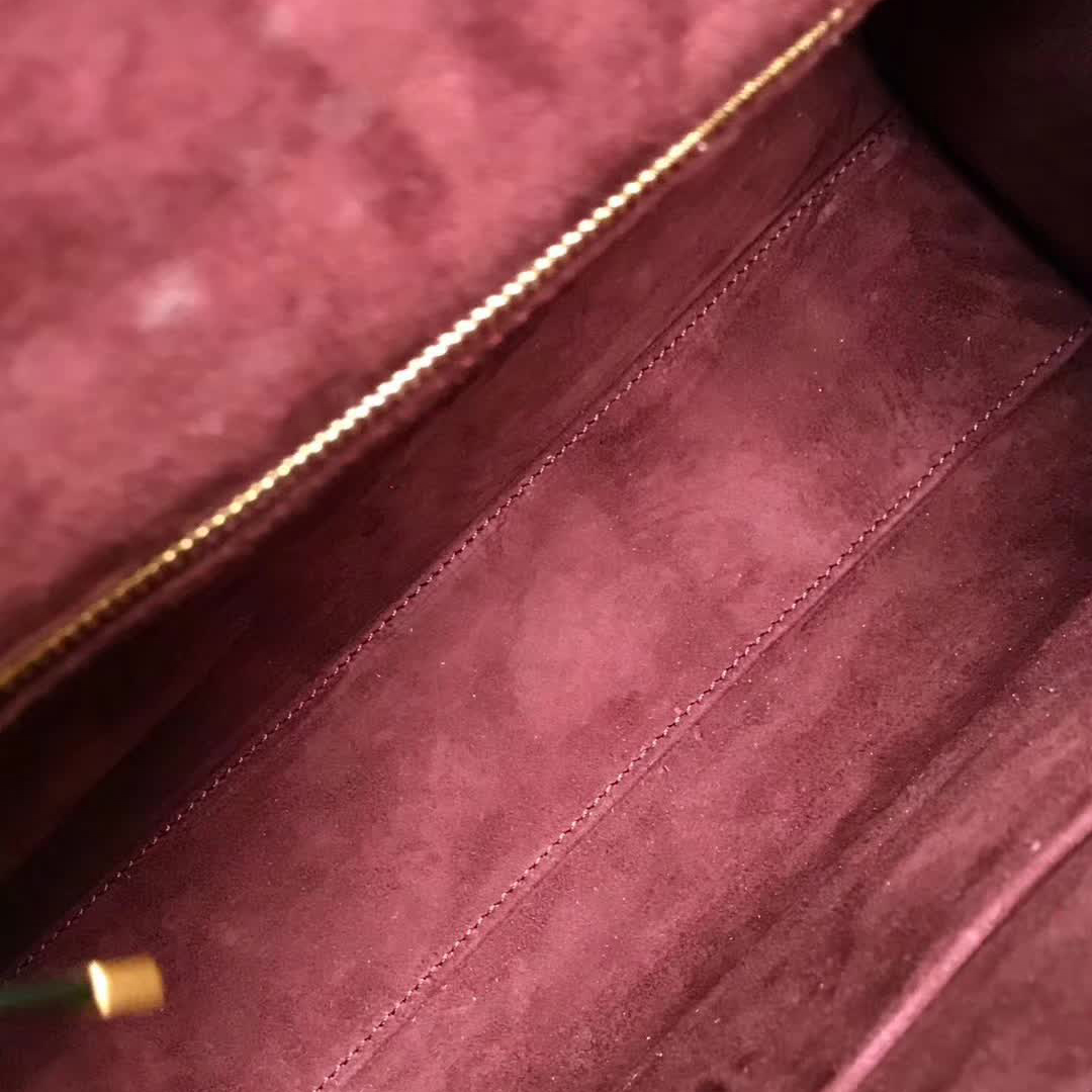 【原版皮】迪奥/Dior 手提包，选用平纹小牛皮裁制而成，饰以品牌标识字母锁扣，低调奢华，简约时尚