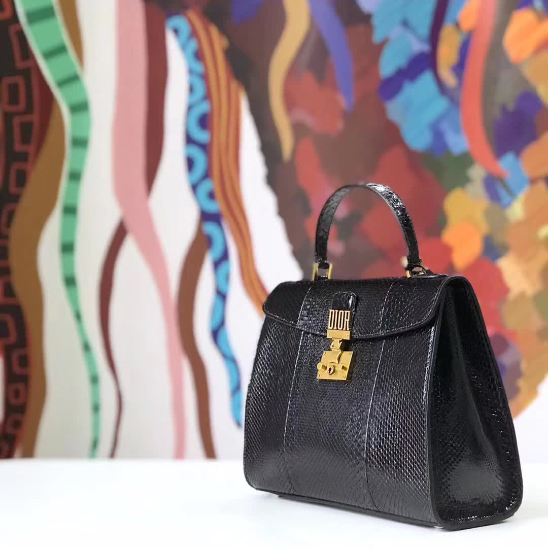 【原版皮】迪奥/Dior 手提包，选用蛇皮纹小牛皮裁制而成，饰以品牌标识字母锁扣，低调奢华，简约时尚
