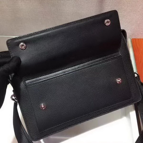 【原版皮】普拉达/Prada 男士斜跨包，采用小牛皮材质，又可当手包，一包当两包用，正面口袋，格层多多，时尚又大气，男士们值得入手，款号：2VH091