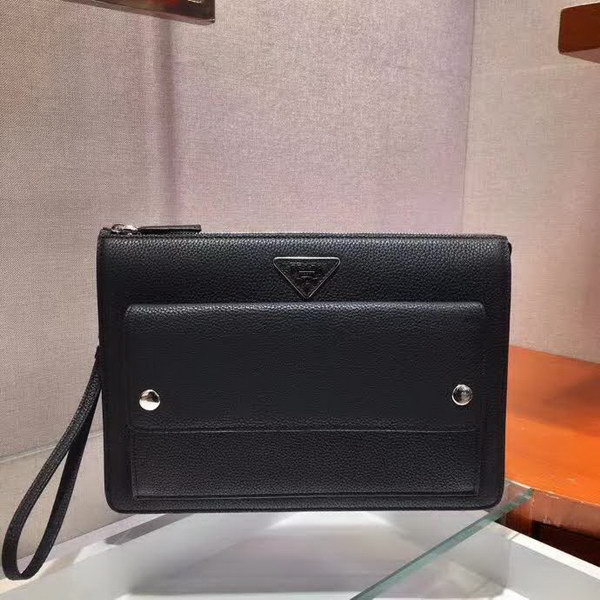 【原版皮】普拉达/Prada 男士手包，采用小牛皮材质，充分呈现充满现代感和阳刚之气的迷人魅力，颇具功能性，非常实用，款号：2VF018