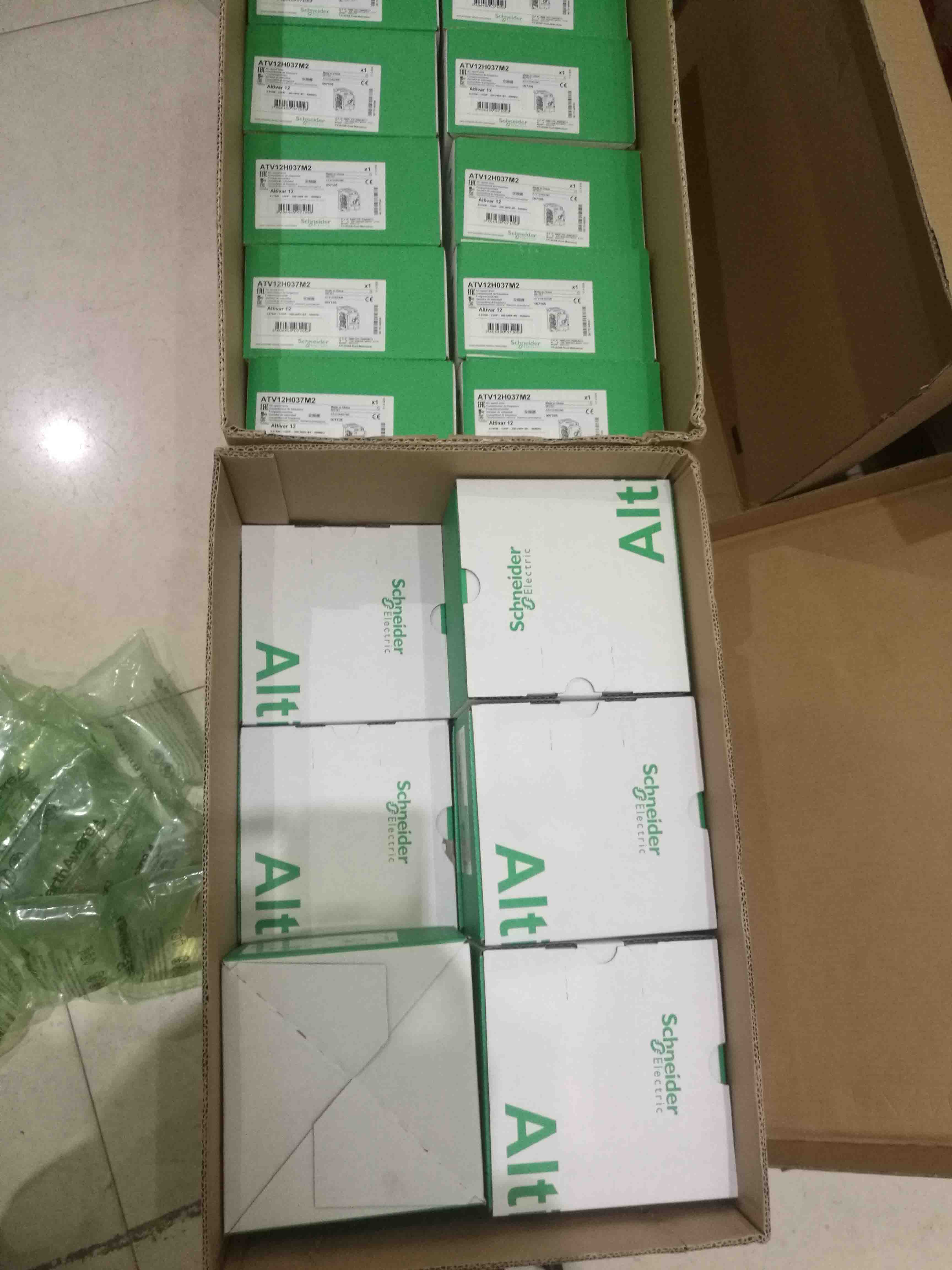 ATV71HD90N4 Schneider Variable speed drive ATV71 - 90kW-125HP Original Factory Sealed New