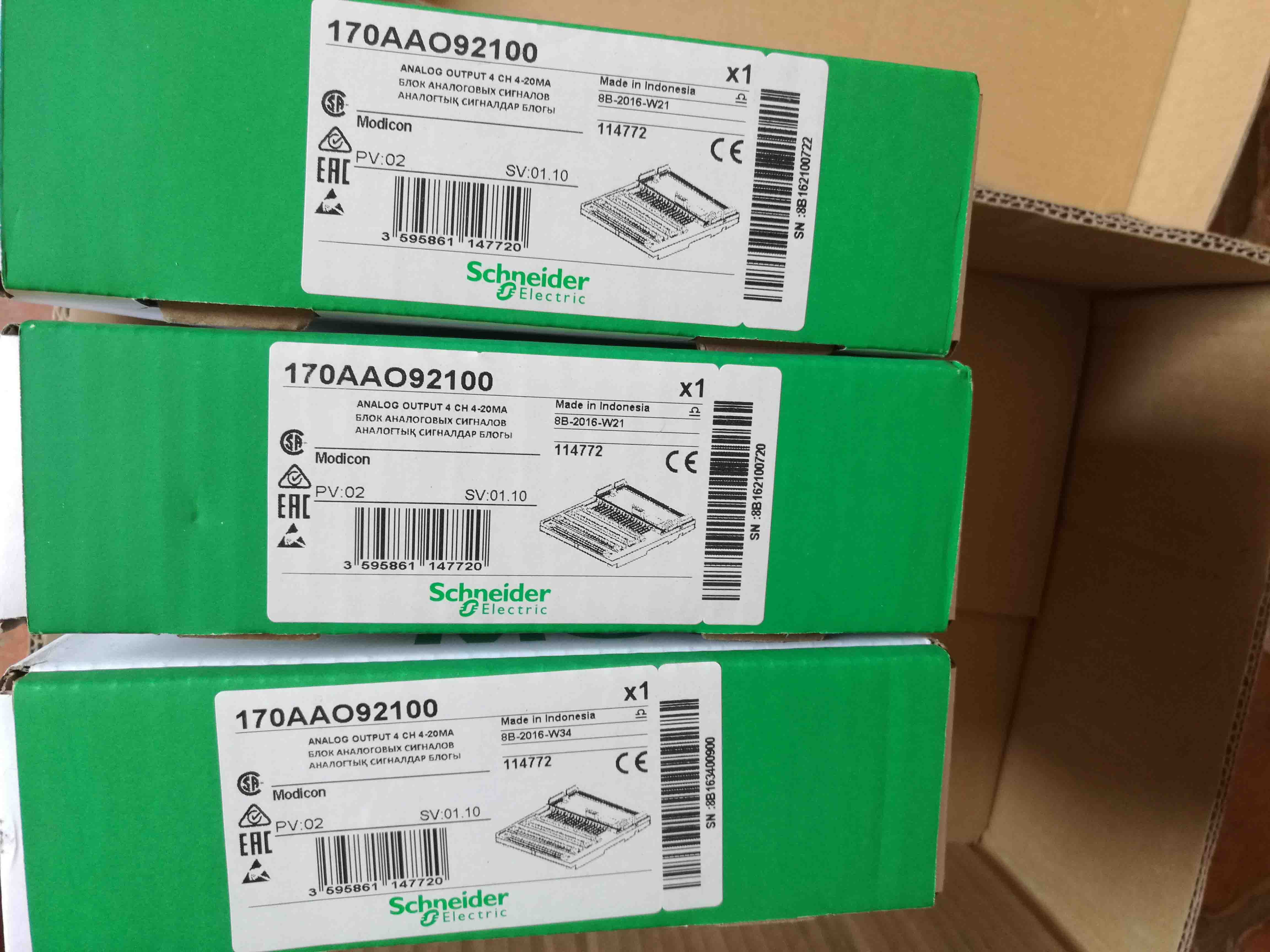 170AAO92100 Schneider Distributed analog output Modicon Momentum Original Factory Sealed New