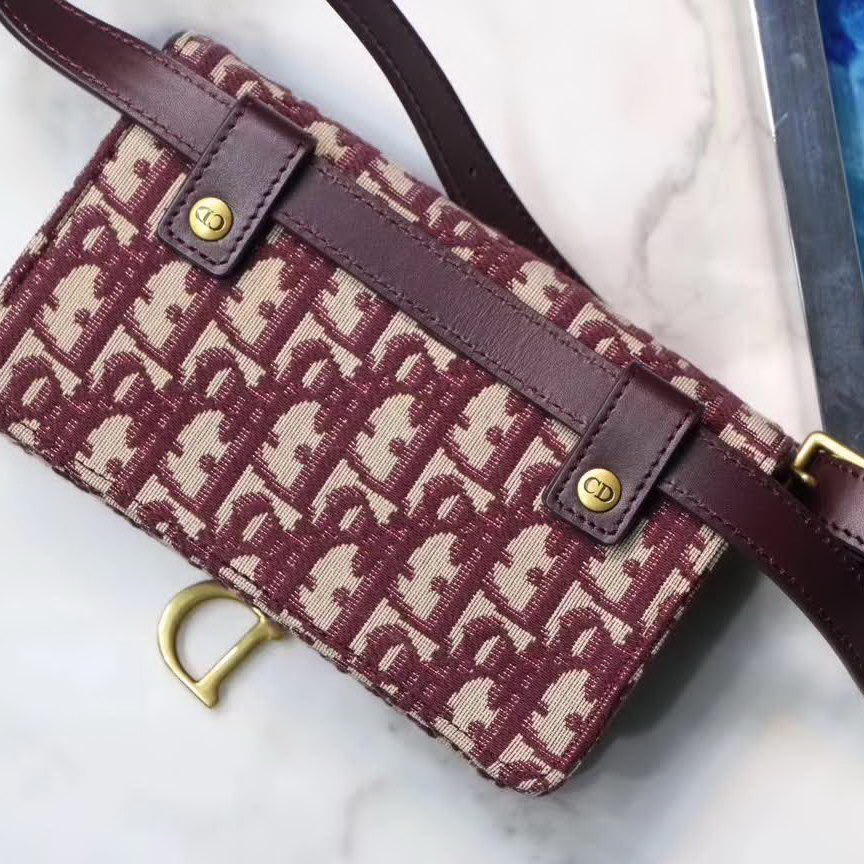 【原版皮】迪奥/Dior 马鞍腰包，选用Oblique提花帆布搭配同色系牛皮皮革裁制而成，搭配腰带，设计感十足，好用又时髦就属它