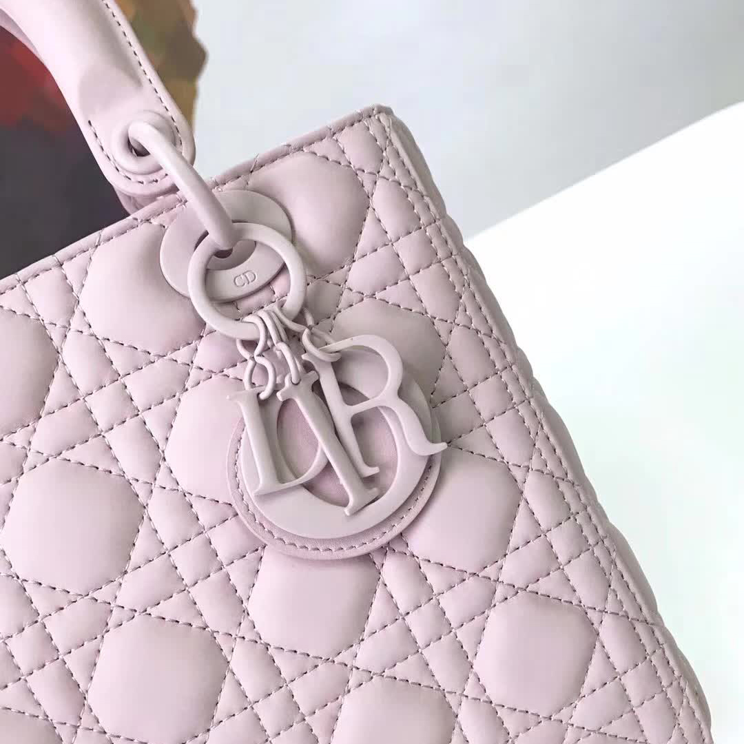 【原版皮】迪奥/Dior 戴妃包，磨砂系列，选用小牛皮绗缝藤格纹，饰有 Ultra matte 饰面金属配饰