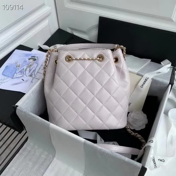 【原版皮】香奈儿/Chanel 新款抽绳包，选用小羊皮经过特殊工艺抛光，皮面略微亮闪闪，增加了耐磨度同时又超质感，经典的菱格纹设计，双C纽扣设计，19的皮穿金属粗链条，款号：AS1900