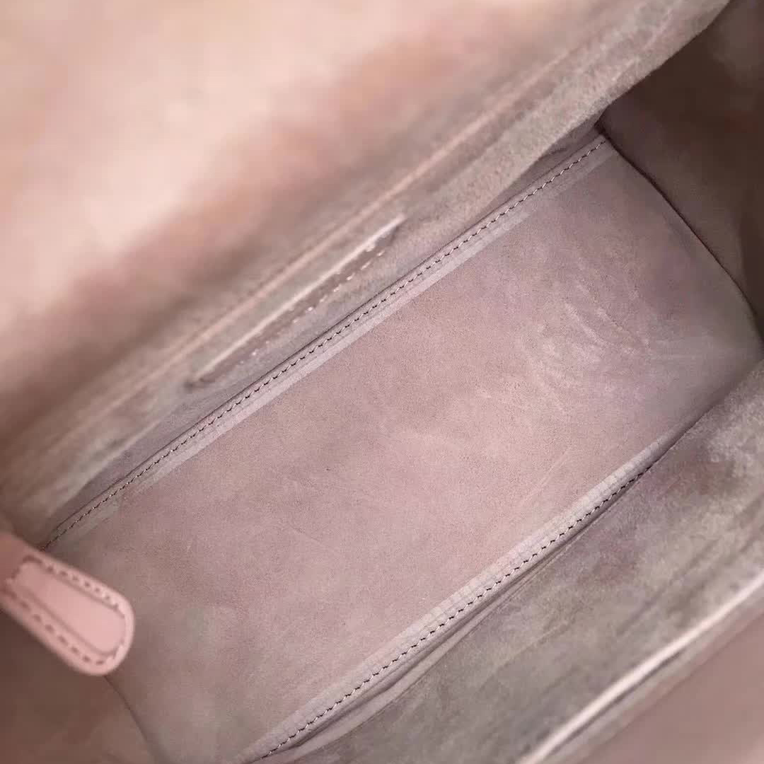 【原版皮】迪奥/Dior 戴妃包，磨砂系列，选用小牛皮绗缝藤格纹，饰有 Ultra matte 饰面金属配饰