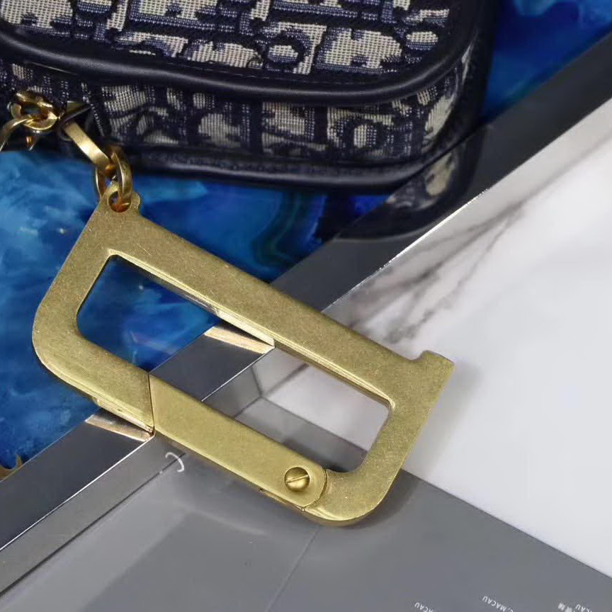 【原版皮】迪奥/Dior 相机包，选用Oblique提花帆布搭配同色系牛皮皮革裁制而成，大大的D字扣的手拎设计五金，随意又摩登，谁用谁时髦