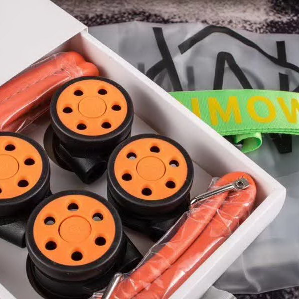 日默瓦/Rimowa 旅行箱，全​铝​镁‎合金，经典款​的新版‎本，彩色皮质把手，购买就送透明套，4个轮子，2个手把，绑带，想怎么换就怎么换，永远是街头机场最靓的你