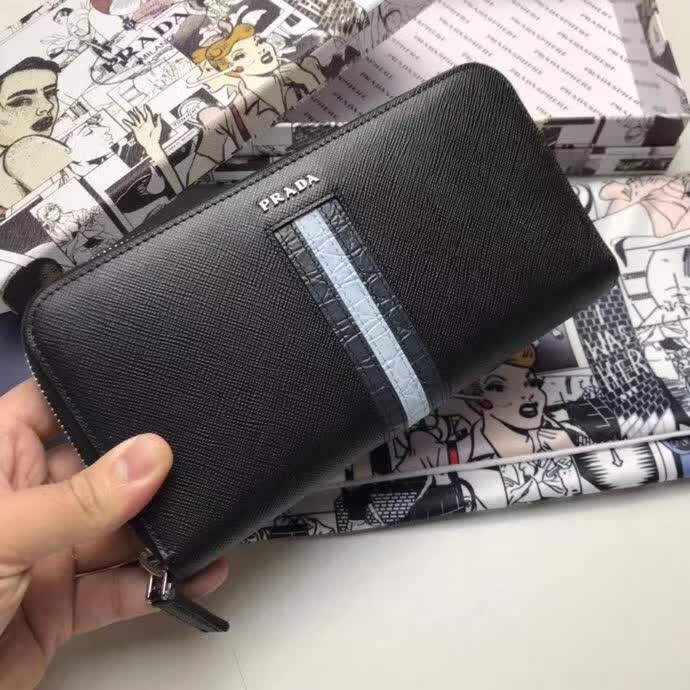 【原版皮】普拉达/Prada 拉链钱夹，选用十字纹小牛皮镶嵌彩带鳄鱼纹裁制而成，经典之作，简单时尚，款号：2ML317