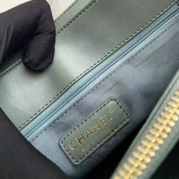 【原版皮】香奈儿/Chanel 购物袋，明星贵妇们的最佳新宠，小香棱格概念，皮链袋，双C标志，一眼钟情，采用进口小羊皮，柔软细腻，皮质独特，纹络更显高档质感，款号：57030