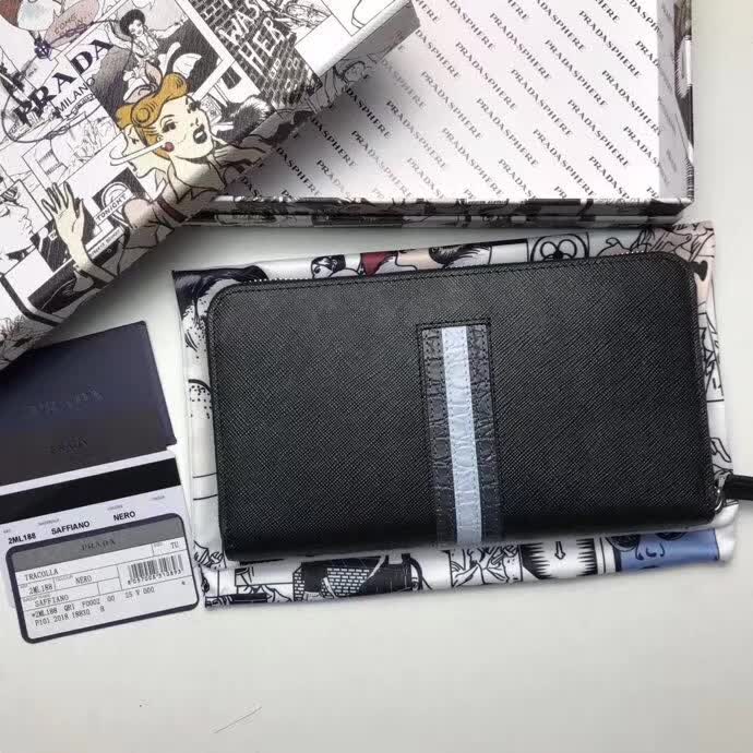 【原版皮】普拉达/Prada 拉链钱夹，选用十字纹小牛皮镶嵌彩带鳄鱼纹裁制而成，经典之作，简单时尚，款号：2ML188