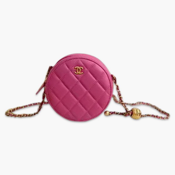 【原版皮】香奈儿/Chanel 金球系列小圆饼包，采用小羊皮精心裁制而成，柔软细腻搭配这季最火爆的链条，神奇的小金球能控制肩带长短，平时出门带的口红车钥匙纸巾都能放，款号：AS0366