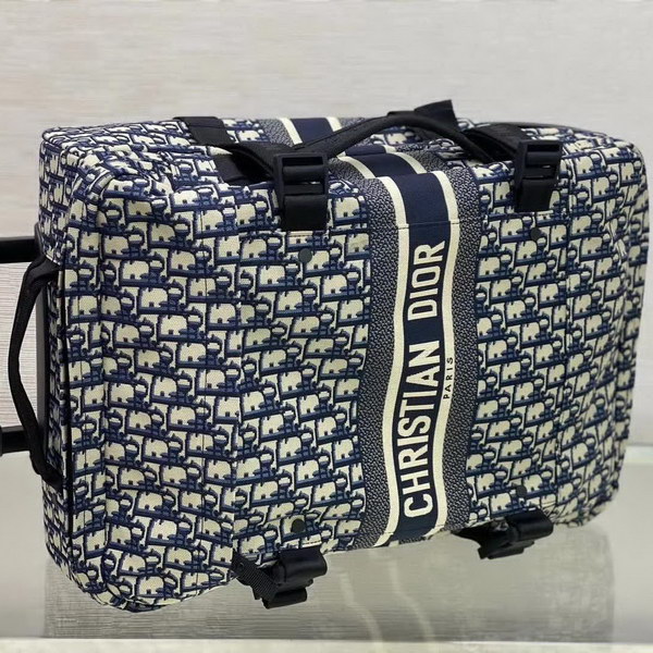 【原版皮】迪奥/Dior oblique 旅行箱，经典特制oblique老花布料自带高级感，因为是特制面料 所以箱子很轻，面料不会皱皱的哦，尺寸符合国际登机标准，容量颜值通通在线