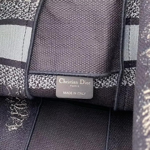 【原版皮】迪奥/Dior Camp邮差包，帆布面料舒适随意，最完美的一点是它除了斜挎外还能当背包，慵懒，复古风格，款号：M1271