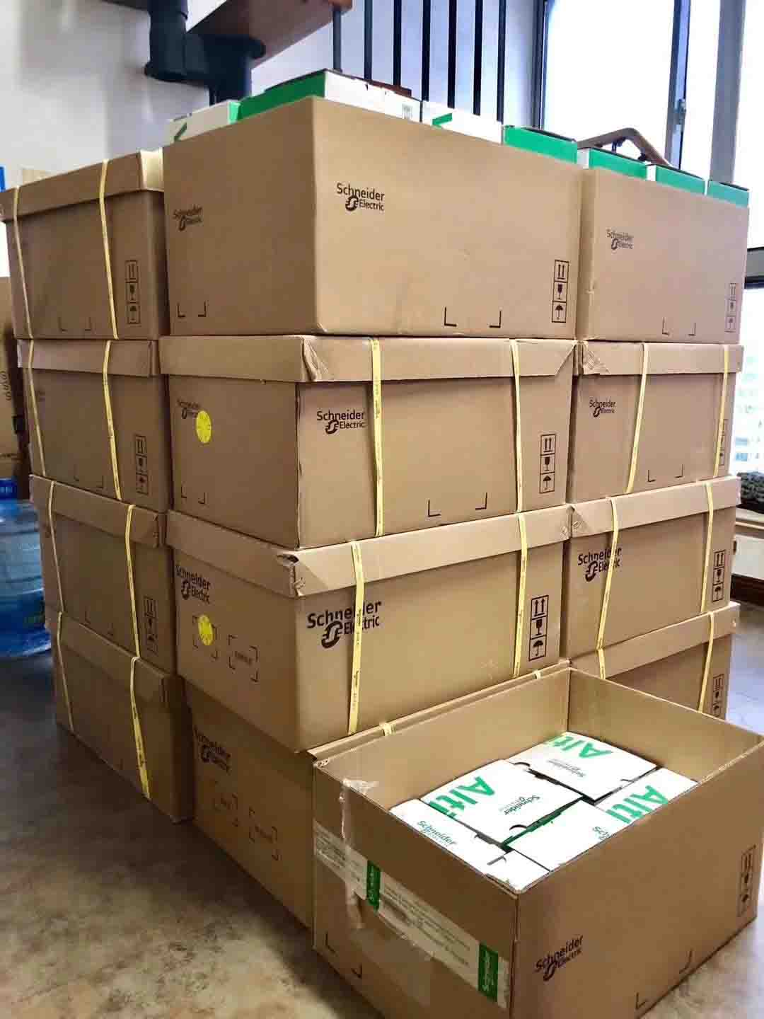 ATV930C13N4C Schneider Variable speed drive ATV930 130kW Original Factory Sealed New