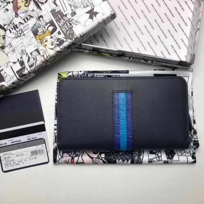 【原版皮】普拉达/Prada 拉链钱夹，选用十字纹小牛皮镶嵌彩带鳄鱼纹裁制而成，经典之作，简单时尚，款号：2ML188