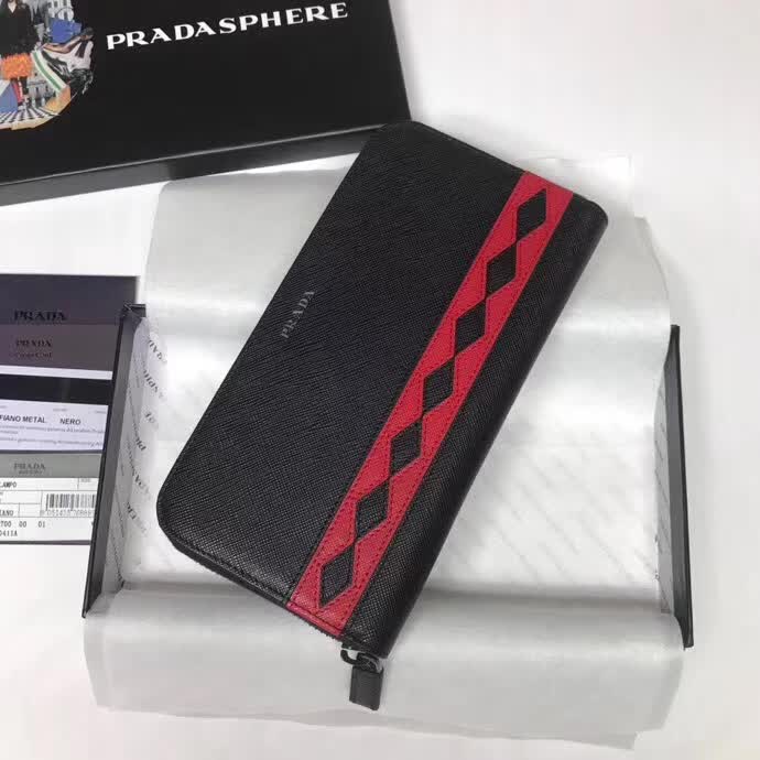 【原版皮】普拉达/Prada 拉链钱夹，选用十字纹牛皮裁制而成，饰以菱形拼色，精湛走线均匀整齐，油边顺滑，款号：2ML317