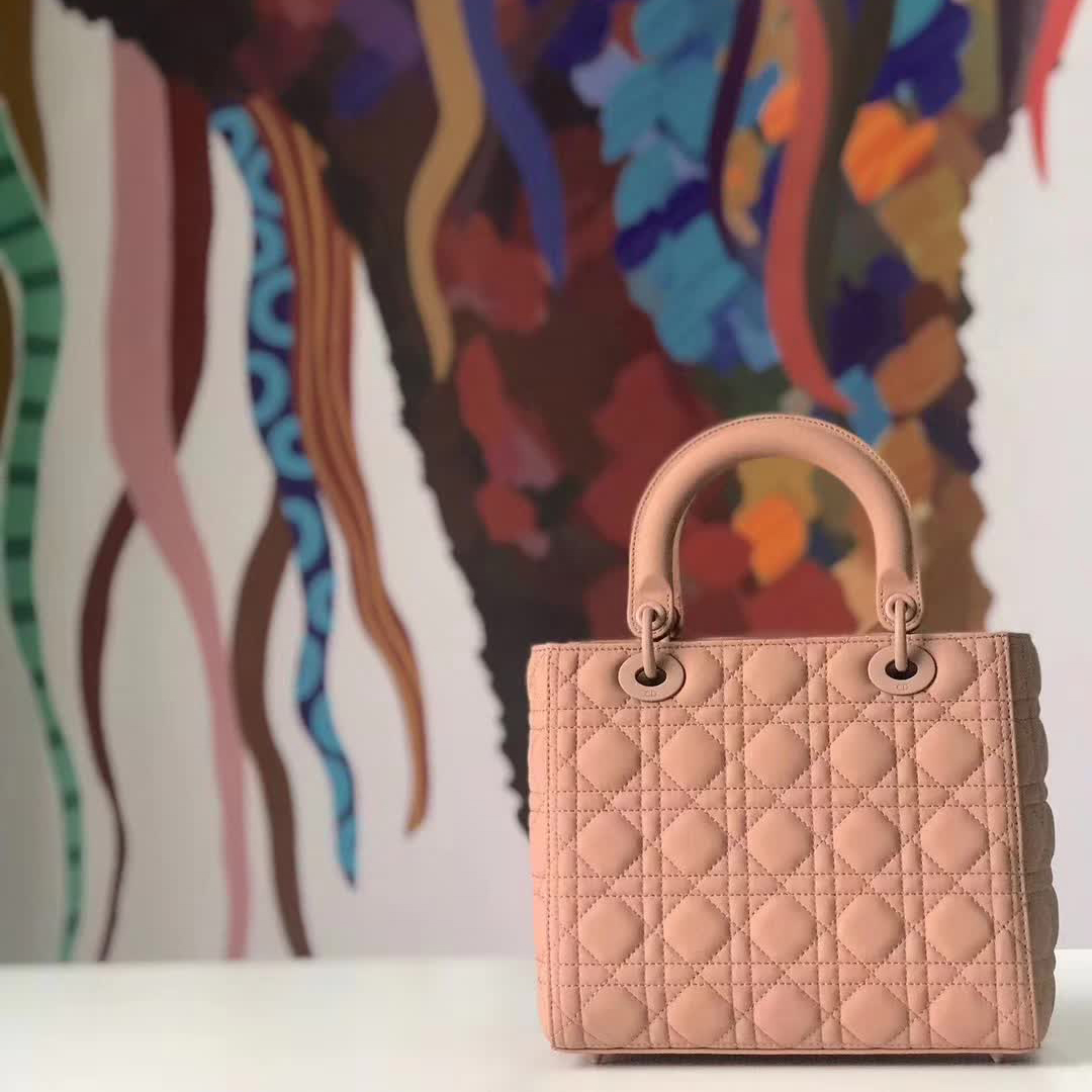 【原版皮】迪奥/Dior 戴妃包，磨砂系列，选用小牛皮绗缝藤格纹，饰有 Ultra matte 饰面金属配饰