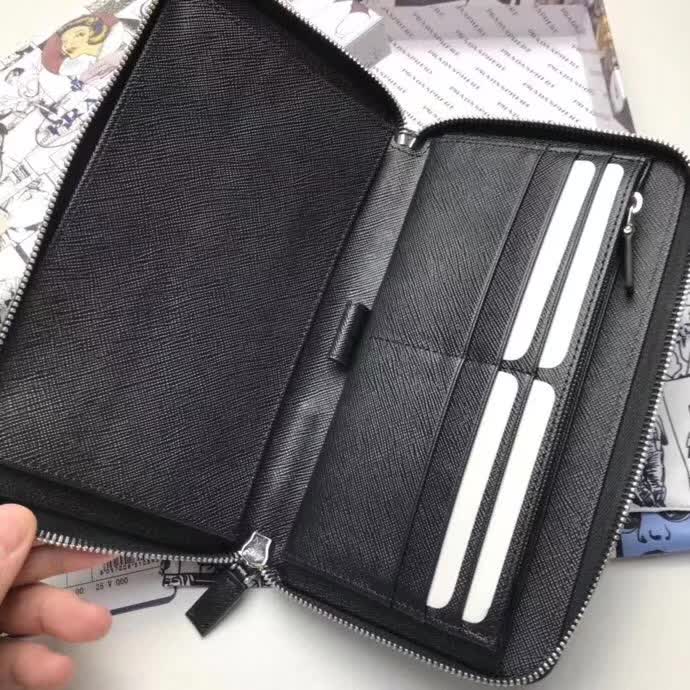 【原版皮】普拉达/Prada 拉链钱夹，选用十字纹小牛皮镶嵌彩带鳄鱼纹裁制而成，经典之作，简单时尚，款号：2ML188