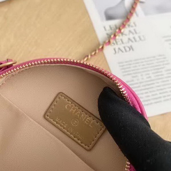 【原版皮】香奈儿/Chanel 金球系列小圆饼包，采用小羊皮精心裁制而成，柔软细腻搭配这季最火爆的链条，神奇的小金球能控制肩带长短，平时出门带的口红车钥匙纸巾都能放，款号：AS0366