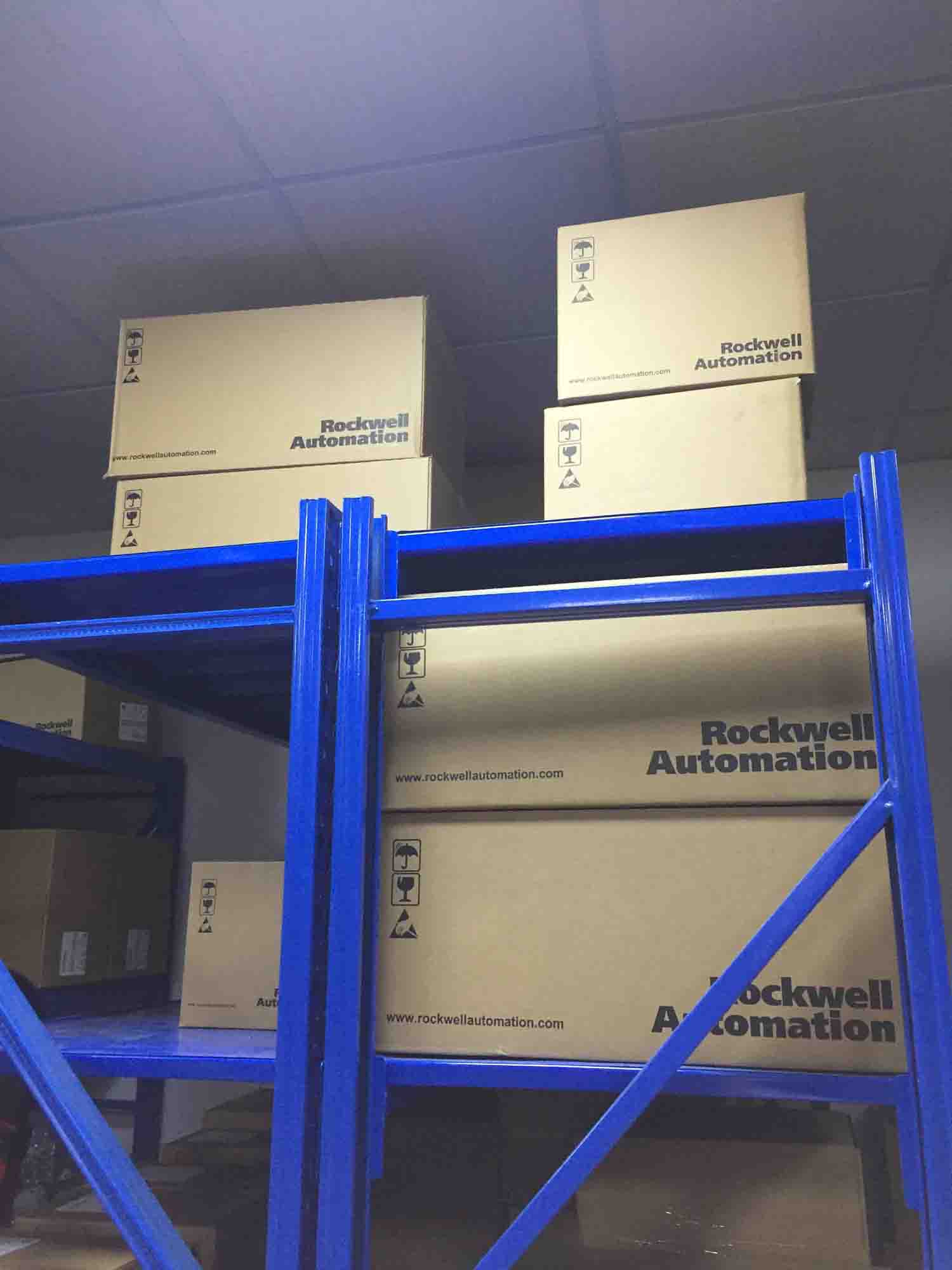 New sealed 5069-IB8S Allen BradleyCompact5000 DC Safety Input Module