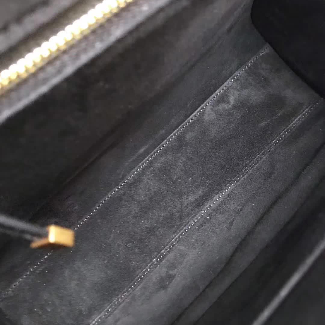 【原版皮】迪奥/Dior 手提包，选用蛇皮纹小牛皮裁制而成，饰以品牌标识字母锁扣，低调奢华，简约时尚