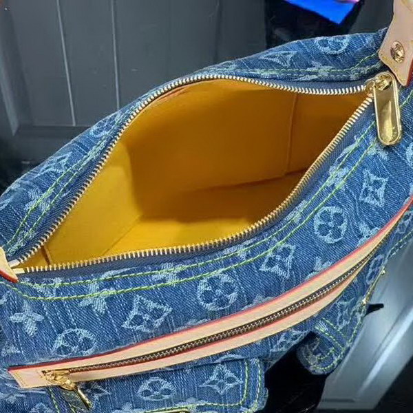 【原版皮】路易威登/LV 中古系列牛仔布手提包，选用丹宁材质铺陈Monogram图案，彰显手袋的同时囊括功能性细节，精巧点缀金色金属件，款号：M95050